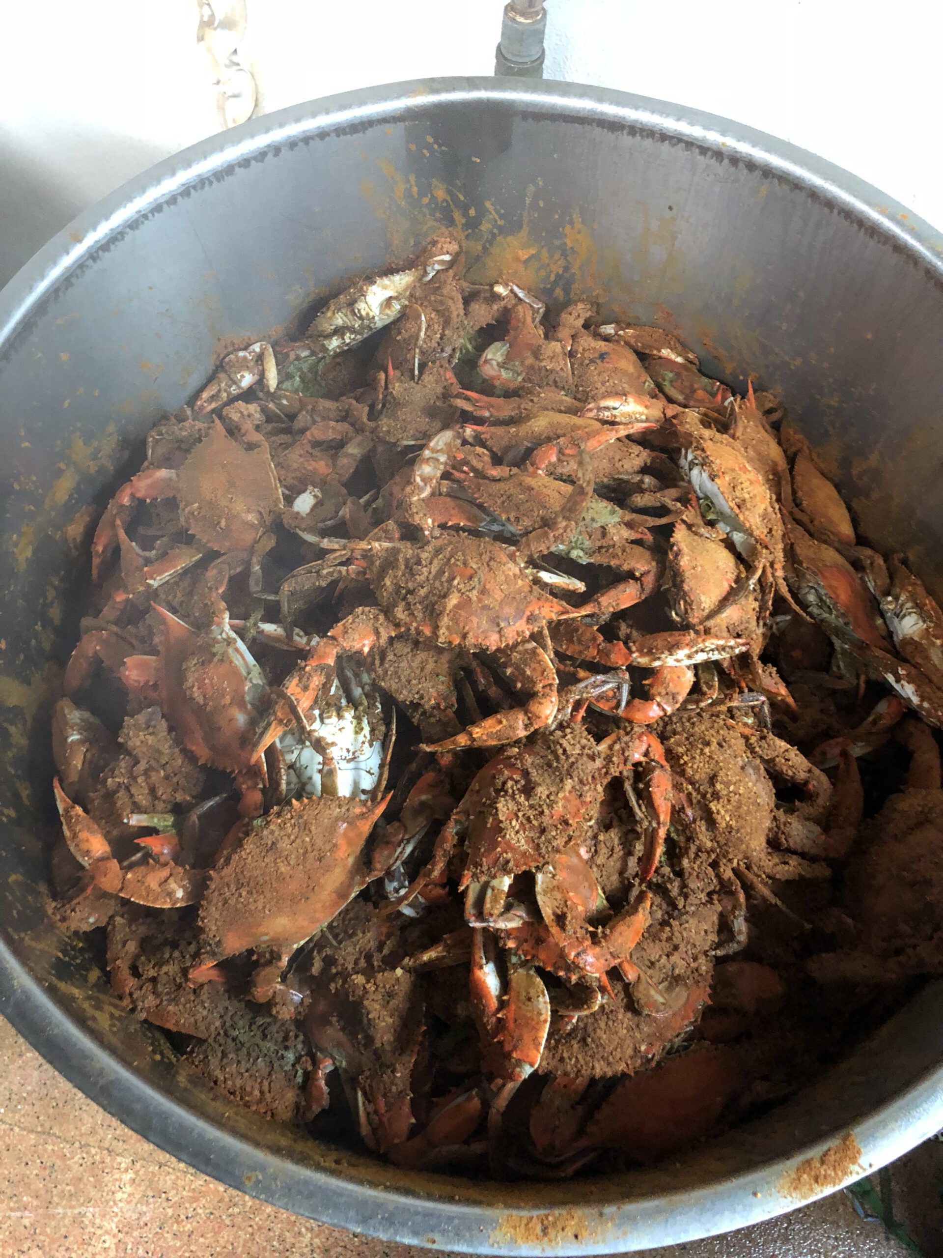 Southern Maryland Crabs and Seafood - 1/2 Bushel Mixed Sizes Females