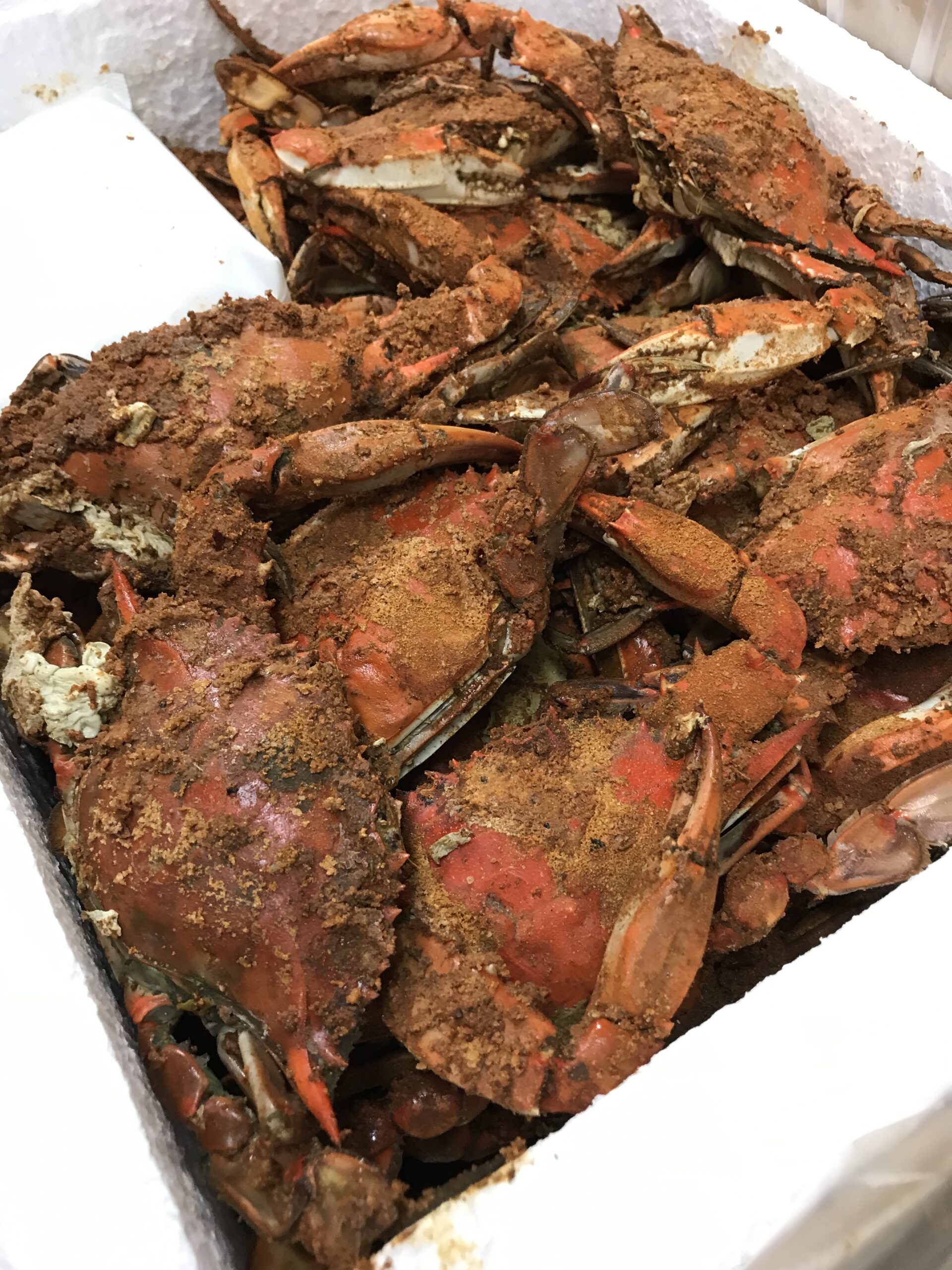 Southern Maryland Crabs and Seafood - 1/2 Bushel Mixed Sizes Females